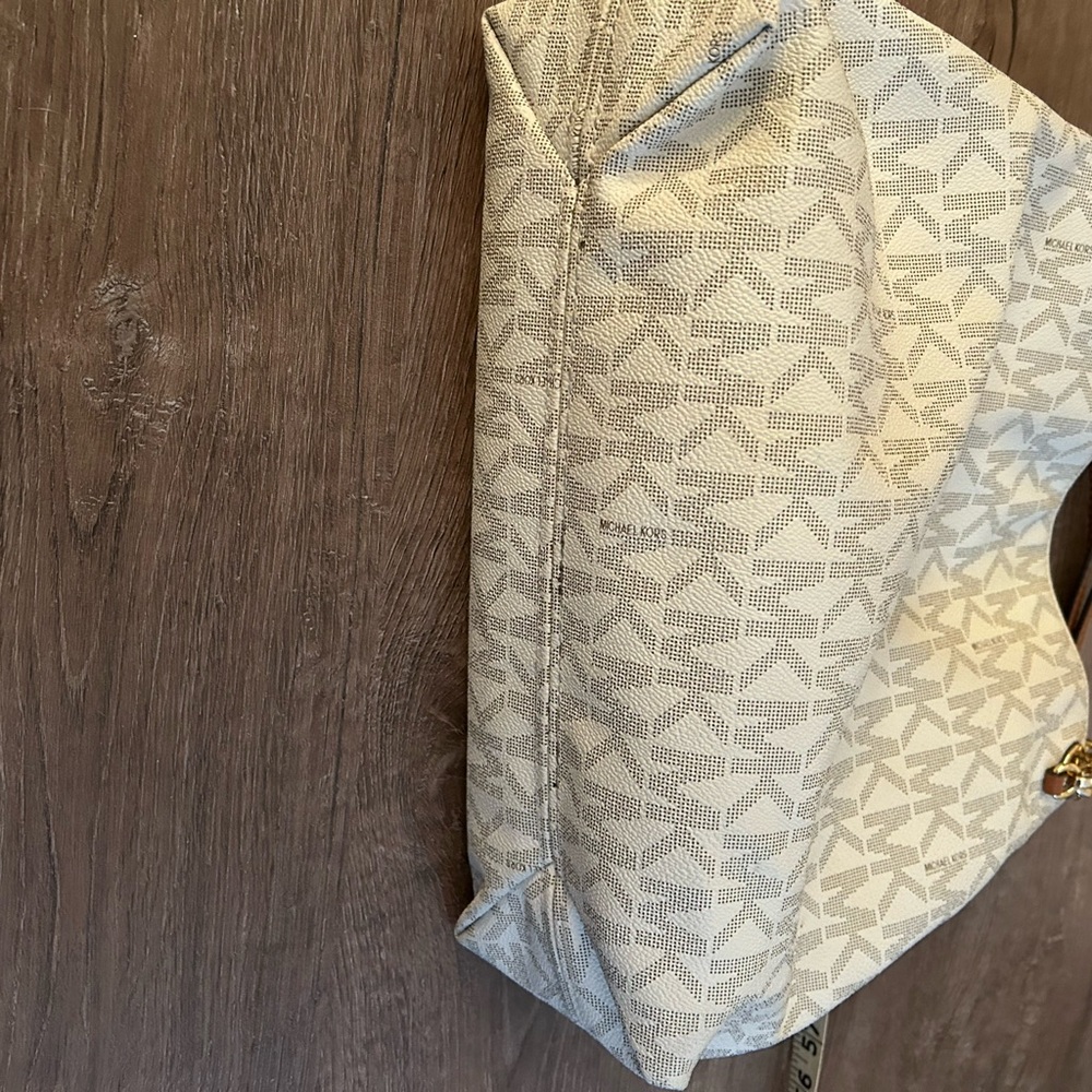 Michael Kors Cream and Tan Shoulder Bag - Picture 9 of 9